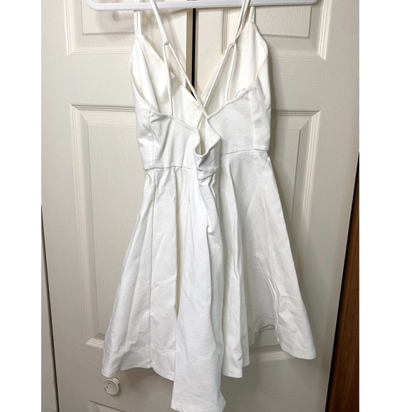 Windsor, Size Medium, White - Picture 3 of 3